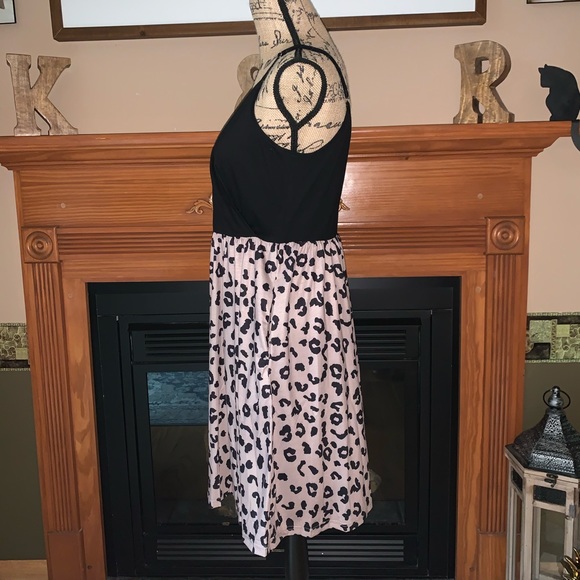 Styleworld Leopard Print Swing Dress with Pockets - Picture 3 of 8